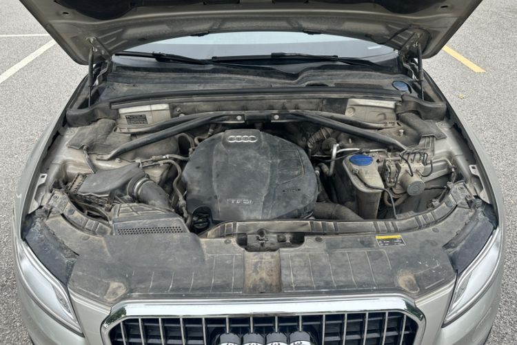 Used Audi Q5 2018 Collector's Edition 40 TFSI Technology Model Engine Bay
