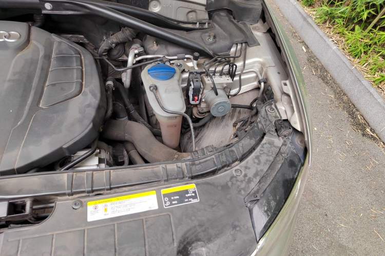 Used Audi Q5 2018 Collector's Edition 40 TFSI Technology Model Engine Bay Left