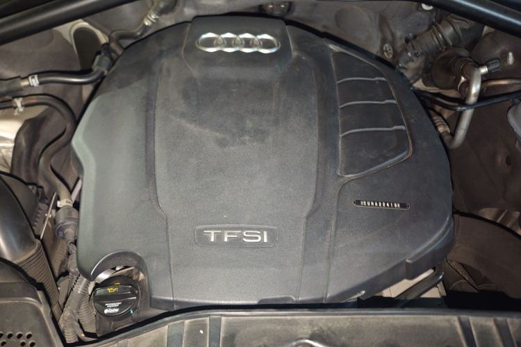 Used Audi Q5 2018 Collector's Edition 40 TFSI Technology Model Engine Bay
