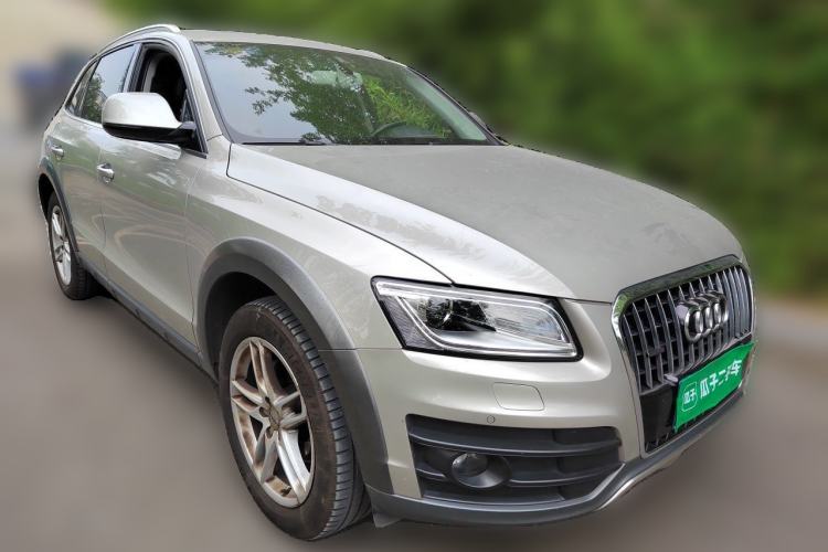 Used Audi Q5 2018 Collector's Edition 40 TFSI Technology Model Front Right 45 Deg