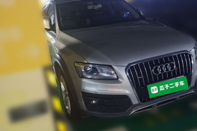 Used Audi Q5 2018 Collector's Edition 40 TFSI Technology Model Front Right 45 Deg