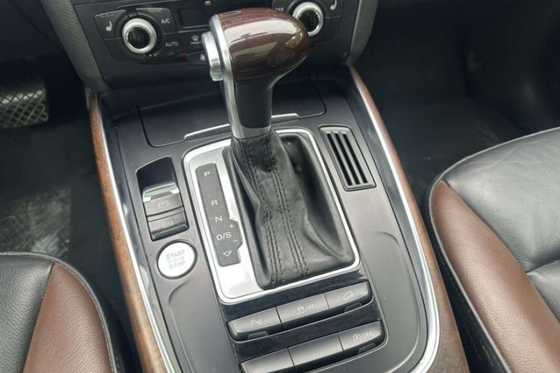 Used Audi Q5 2018 Collector's Edition 40 TFSI Technology Model Gear Lever