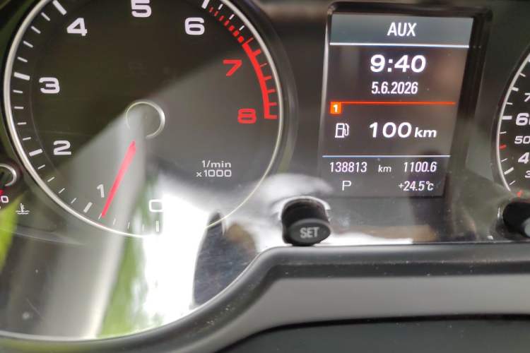 Used Audi Q5 2018 Collector's Edition 40 TFSI Technology Model Odometer Close Up