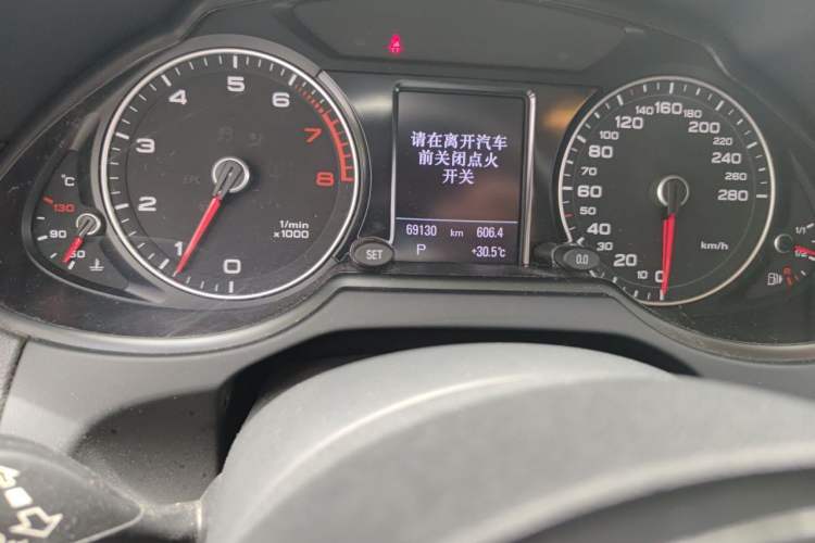 Used Audi Q5 2018 Collector's Edition 40 TFSI Technology Model Odometer Close Up