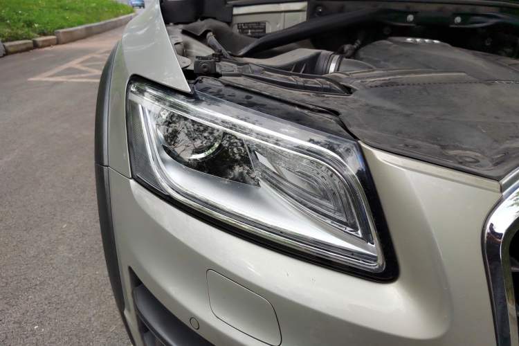 Used Audi Q5 2018 Collector's Edition 40 TFSI Technology Model Right Front Headlight