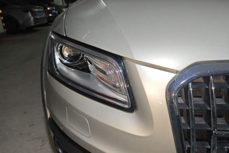 Used Audi Q5 2018 Collector's Edition 40 TFSI Technology Model Right Front Headlight