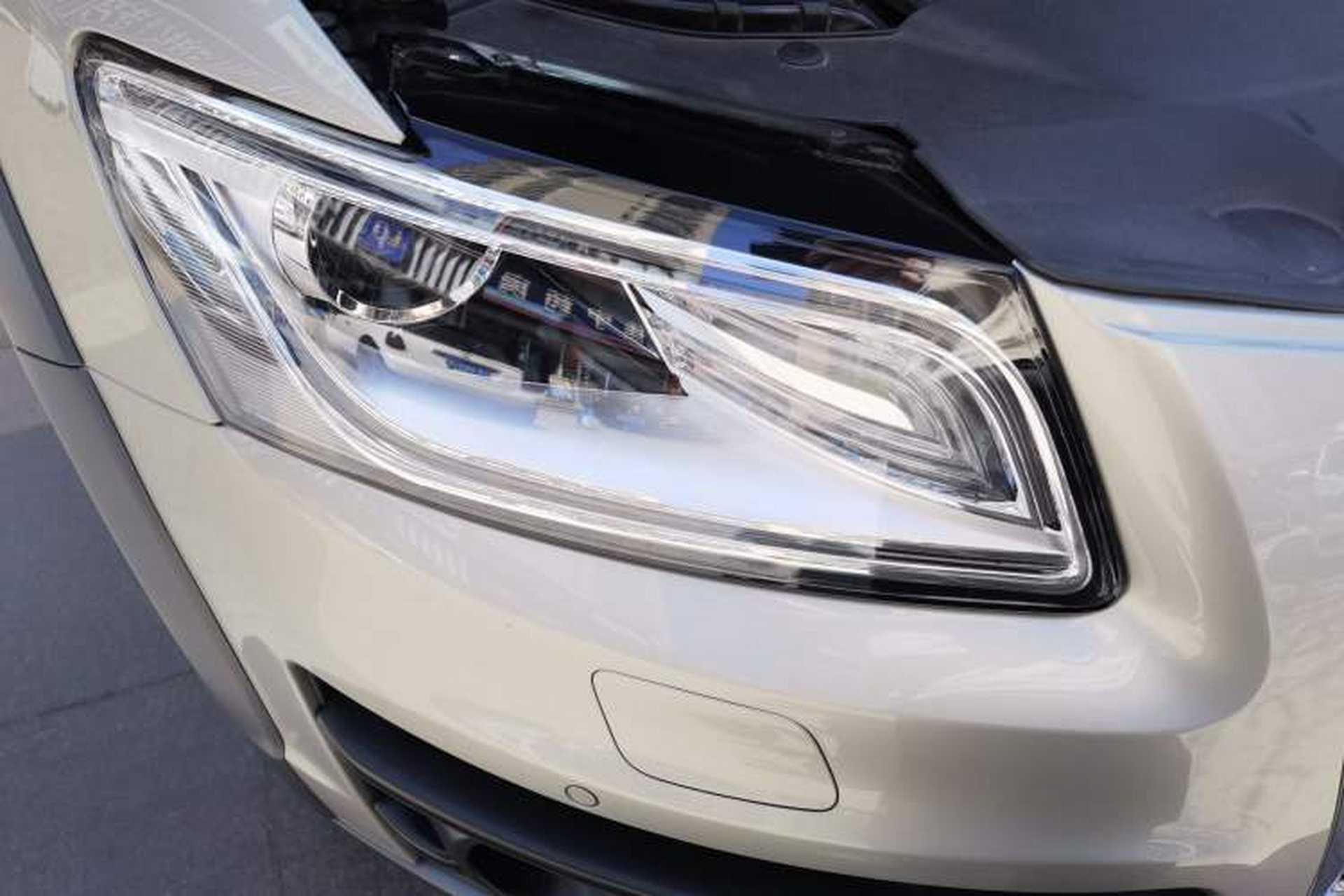 Used Audi Q5 2018 Collector's Edition 40 TFSI Technology Model Right Front Headlight