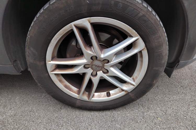 Used Audi Q5 2018 Collector's Edition 40 TFSI Technology Model Right Front Wheel Hub