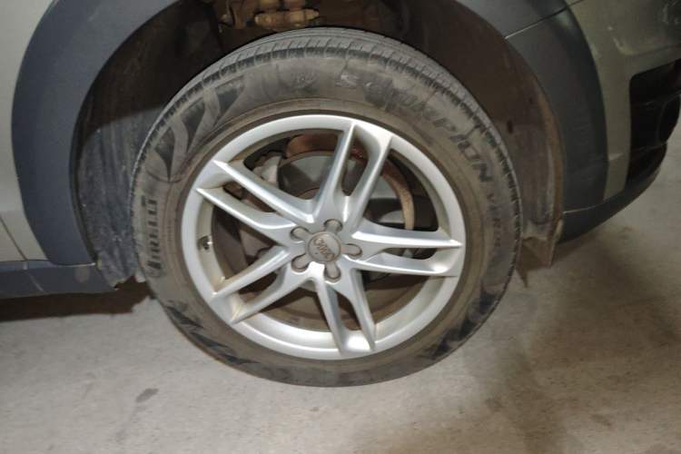 Used Audi Q5 2018 Collector's Edition 40 TFSI Technology Model Right Front Wheel Hub