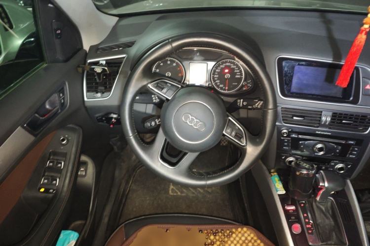 Used Audi Q5 2018 Collector's Edition 40 TFSI Technology Model Steering Wheel