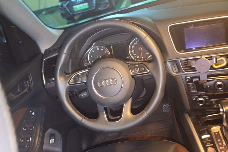 Used Audi Q5 2018 Collector's Edition 40 TFSI Technology Model Steering Wheel