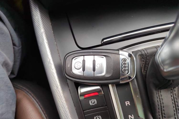 Used Audi Q5 2018 Collector's Edition 40 TFSI Technology Model Vehicle Key