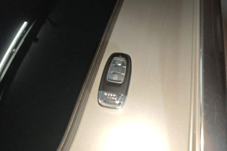 Used Audi Q5 2018 Collector's Edition 40 TFSI Technology Model Vehicle Key