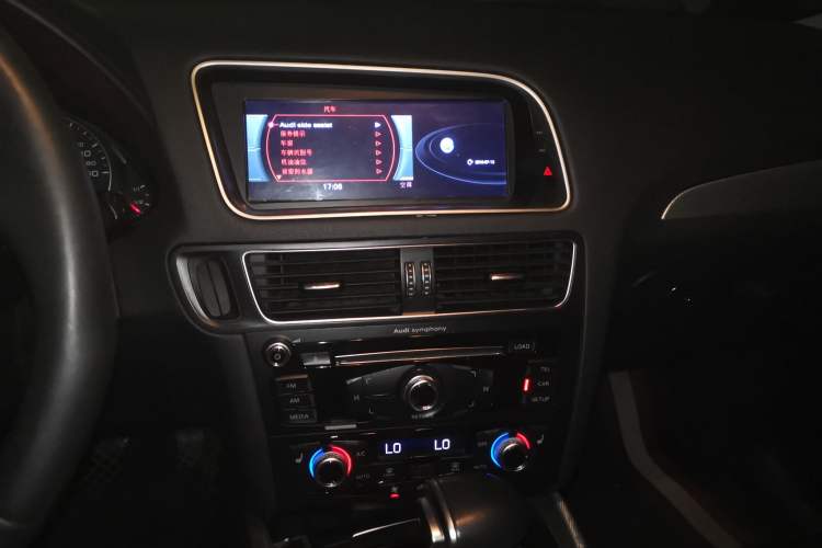 Used Audi Q5 2018 Collector's Edition 40 TFSI Technology Model Audio And AC Panel