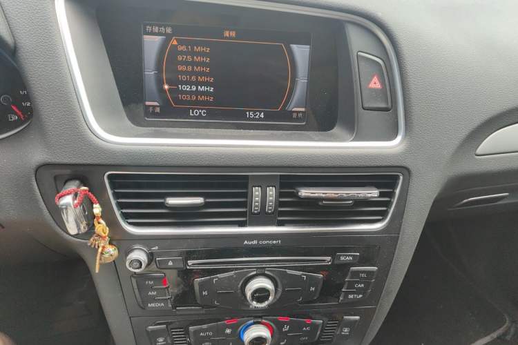 Used Audi Q5 2018 Collector's Edition 40 TFSI Ambition Model Audio And AC Panel