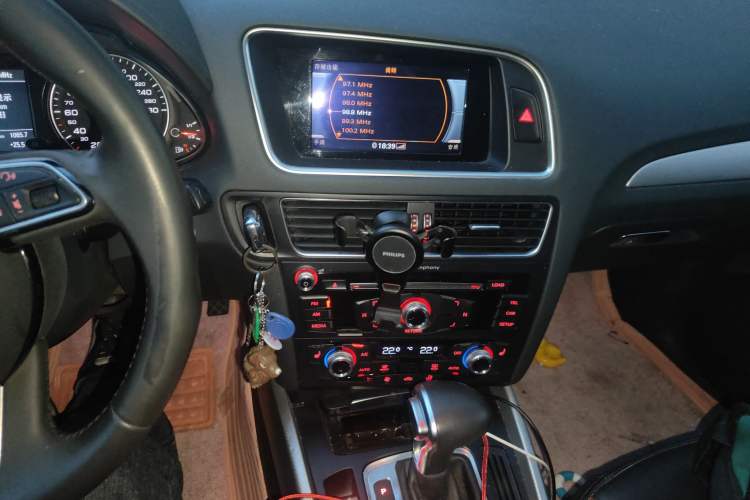 Used Audi Q5 2018 Collector's Edition 40 TFSI Technology Model Audio And AC Panel