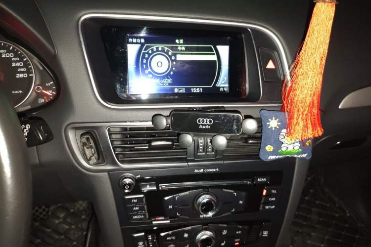 Used Audi Q5 2018 Collector's Edition 40 TFSI Ambition Model Audio And AC Panel