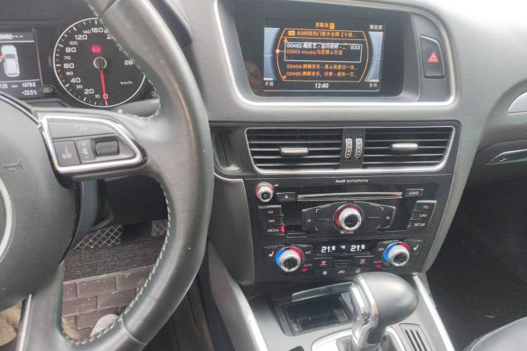 Used Audi Q5 2018 Collector's Edition 40 TFSI Technology Model Audio And AC Panel