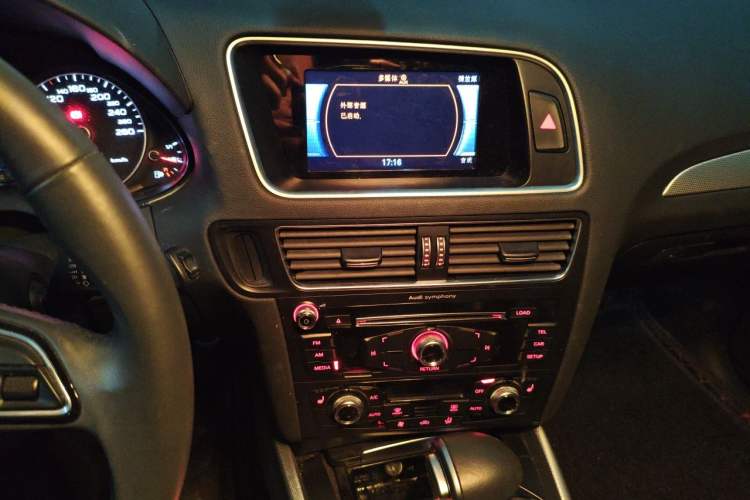Used Audi Q5 2018 Collector's Edition 40 TFSI Technology Model Audio And AC Panel