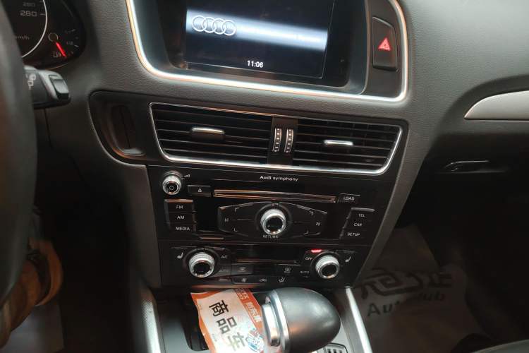 Used Audi Q5 2018 Collector's Edition 40 TFSI Technology Model Audio And AC Panel