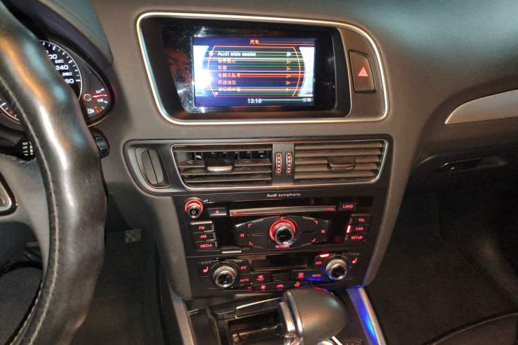 Used Audi Q5 2018 Collector's Edition 40 TFSI Technology Model Audio And AC Panel