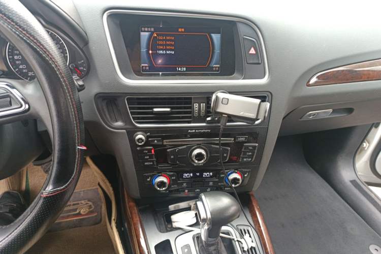 Used Audi Q5 2018 Collector's Edition 40 TFSI Technology Model Audio And AC Panel