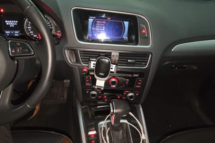 Used Audi Q5 2018 Collector's Edition 40 TFSI Technology Model Audio And AC Panel