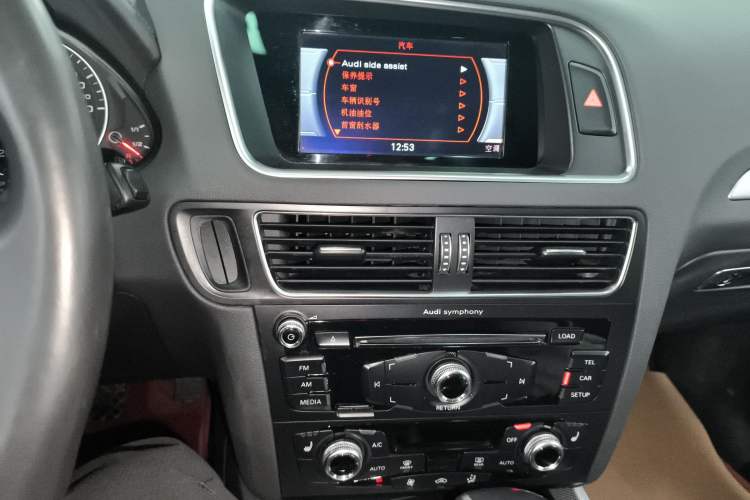 Used Audi Q5 2018 Collector's Edition 40 TFSI Technology Model Audio And AC Panel