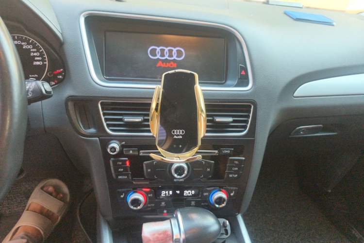 Used Audi Q5 2018 Collector's Edition 40 TFSI Technology Model Audio And AC Panel