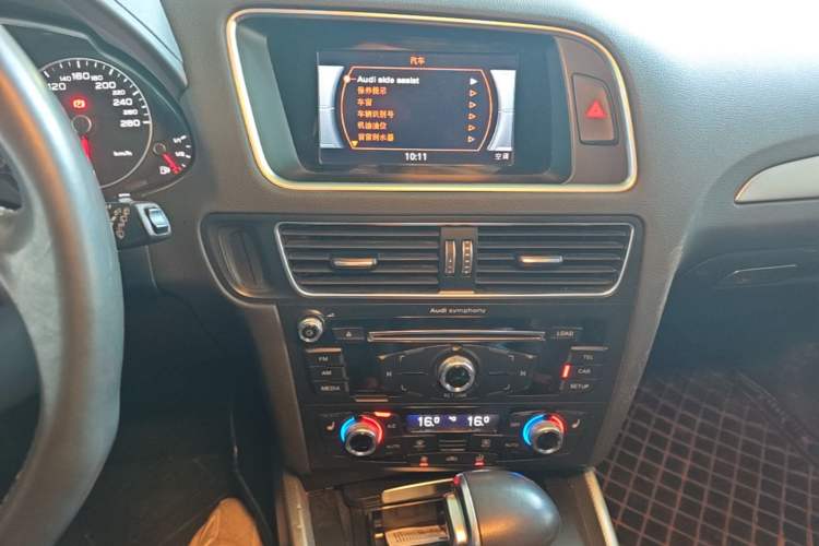 Used Audi Q5 2018 Collector's Edition 40 TFSI Technology Model Audio And AC Panel