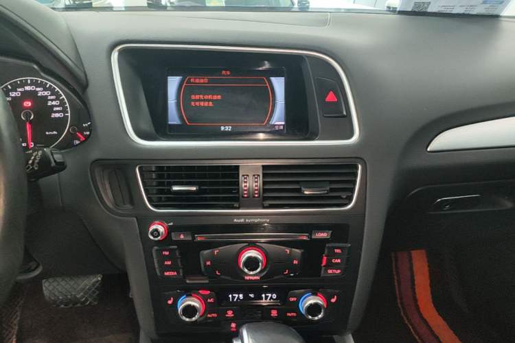 Used Audi Q5 2018 Collector's Edition 40 TFSI Technology Model Audio And AC Panel