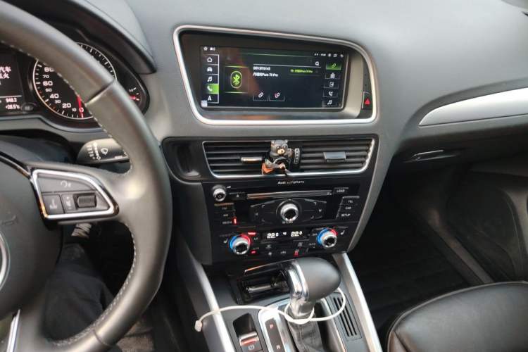 Used Audi Q5 2018 Collector's Edition 40 TFSI Technology Model Audio And AC Panel