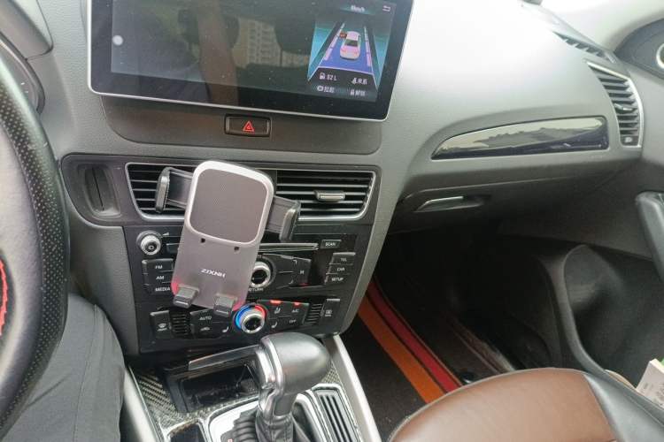 Used Audi Q5 2018 Collector's Edition 40 TFSI Ambition Model Audio And AC Panel