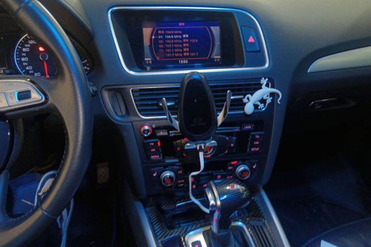 Used Audi Q5 2018 Collector's Edition 40 TFSI Technology Model Audio And AC Panel
