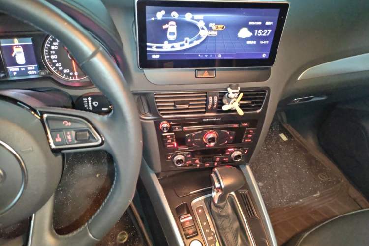 Used Audi Q5 2018 Collector's Edition 40 TFSI Technology Model Audio And AC Panel