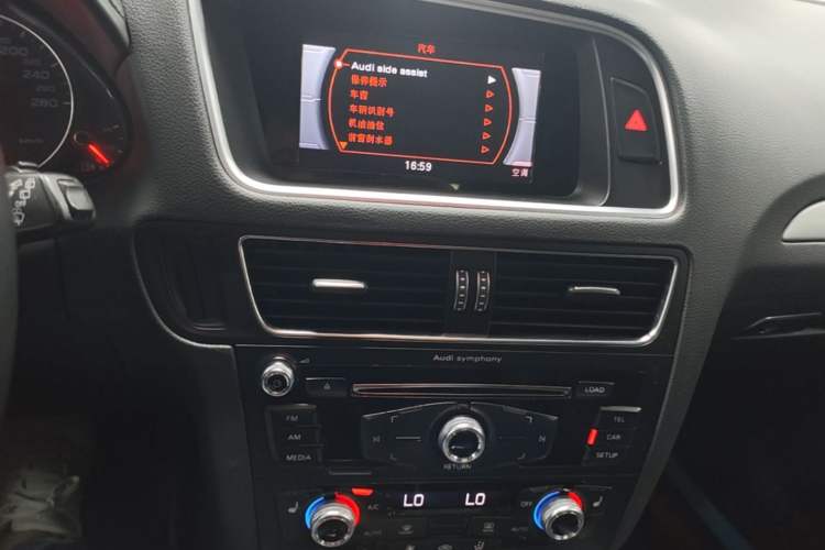 Used Audi Q5 2018 Collector's Edition 40 TFSI Technology Model Audio And AC Panel