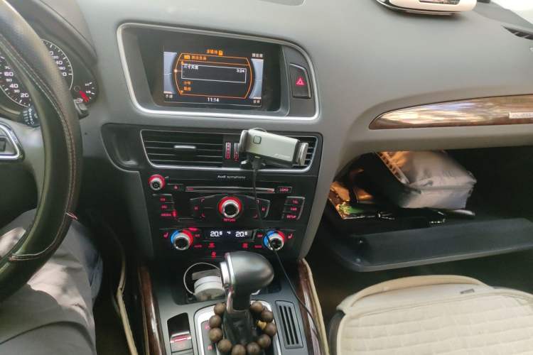 Used Audi Q5 2018 Collector's Edition 40 TFSI Technology Model Audio And AC Panel