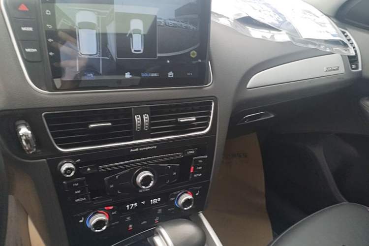 Used Audi Q5 2018 Collector's Edition 40 TFSI Technology Model Audio And AC Panel