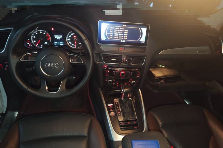 Used Audi Q5 2018 Collector's Edition 40 TFSI Technology Model Center Console