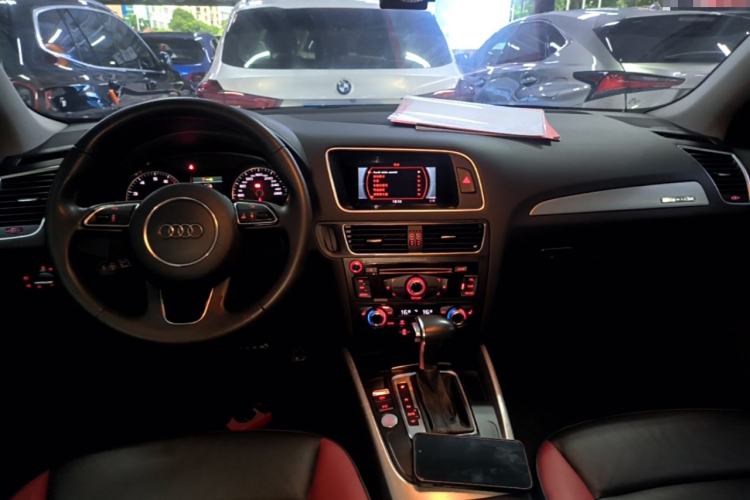 Used Audi Q5 2018 Collector's Edition 40 TFSI Technology Model Center Console