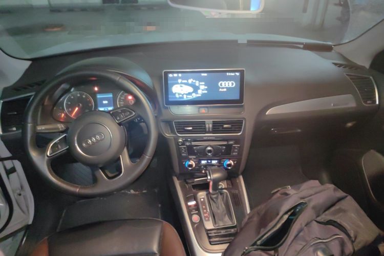 Used Audi Q5 2018 Collector's Edition 40 TFSI Technology Model Center Console