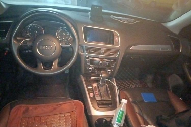 Used Audi Q5 2018 Collector's Edition 40 TFSI Technology Model Center Console