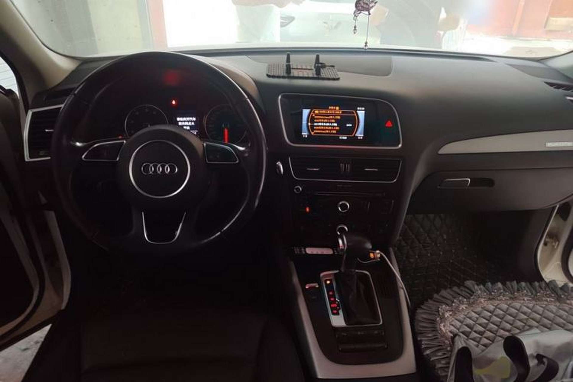 Used Audi Q5 2018 Collector's Edition 40 TFSI Ambition Model Center Console