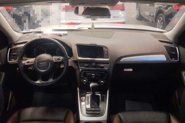 Used Audi Q5 2018 Collector's Edition 40 TFSI Technology Model Center Console