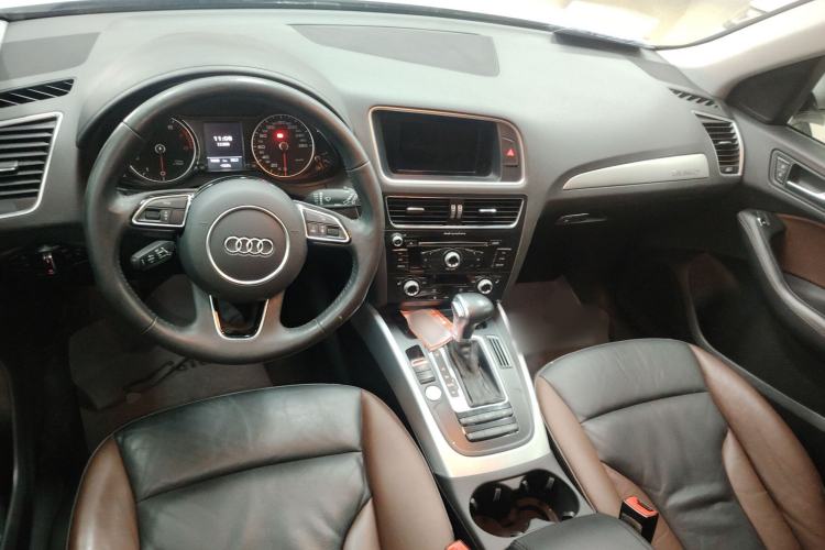 Used Audi Q5 2018 Collector's Edition 40 TFSI Technology Model Center Console