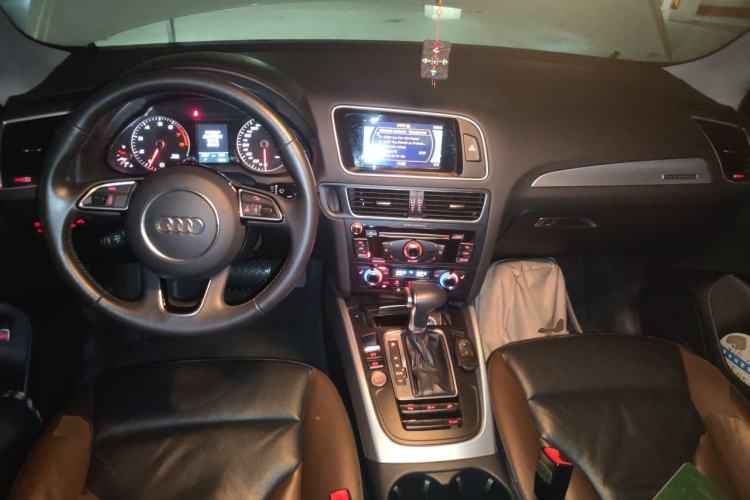 Used Audi Q5 2018 Collector's Edition 40 TFSI Technology Model Center Console