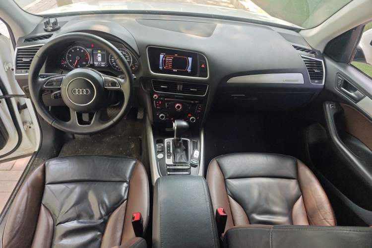 Used Audi Q5 2018 Collector's Edition 40 TFSI Technology Model Center Console