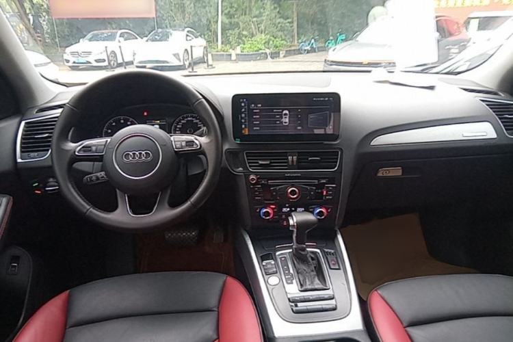 Used Audi Q5 2018 Collector's Edition 40 TFSI Technology Model Center Console