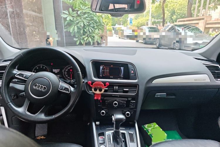 Used Audi Q5 2018 Collector's Edition 40 TFSI Technology Model Center Console