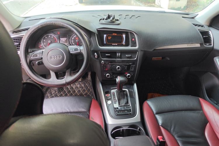 Used Audi Q5 2018 Collector's Edition 40 TFSI Technology Model Center Console
